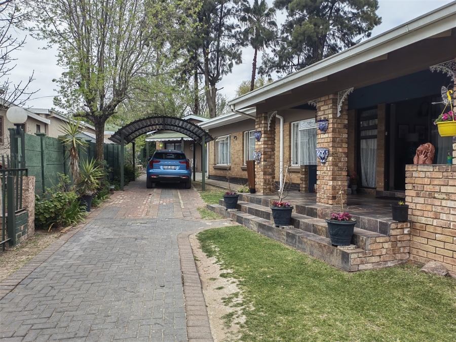 5 Bedroom Property for Sale in Parys Free State